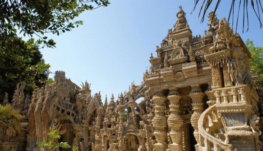 "Ideal Palace" postman Cheval