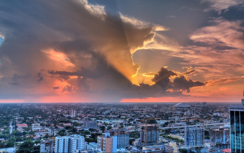 Impresionantes cielos sobre Miami