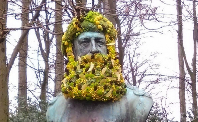 In Brussels, monuments are decorated with floral beards and wigs In Brussels, monuments are decorated with floral beards and wigs