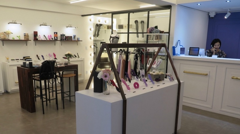 In South Korea opened a sex shop that breaks all the taboos