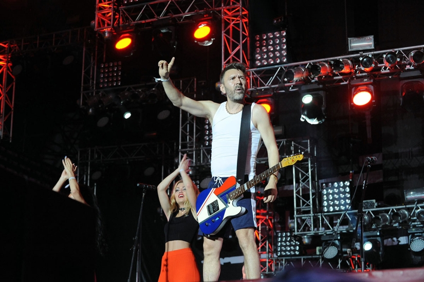 In St. Petersburg — to drink, in TASS — to smoke. Shnurov announced a concert in Moscow