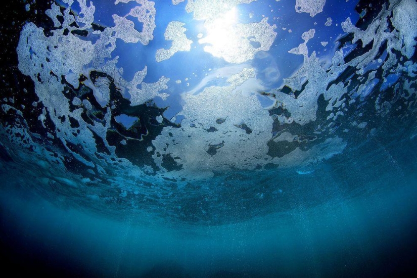 Incredible pictures of waves off the coast of Hawaii
