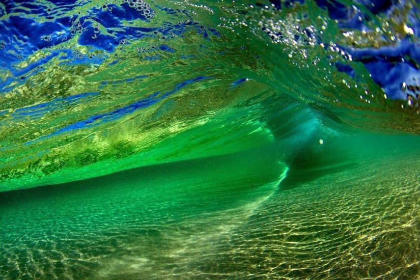 Incredible pictures of waves off the coast of Hawaii
