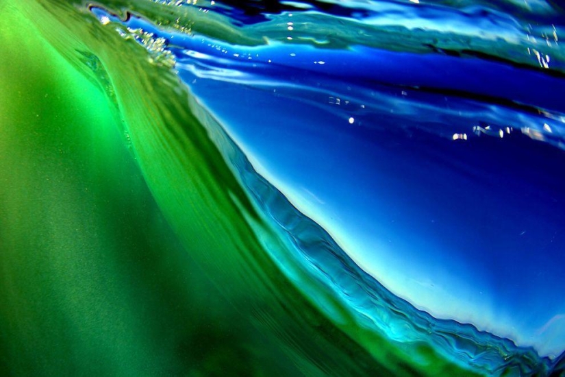 Incredible pictures of waves off the coast of Hawaii