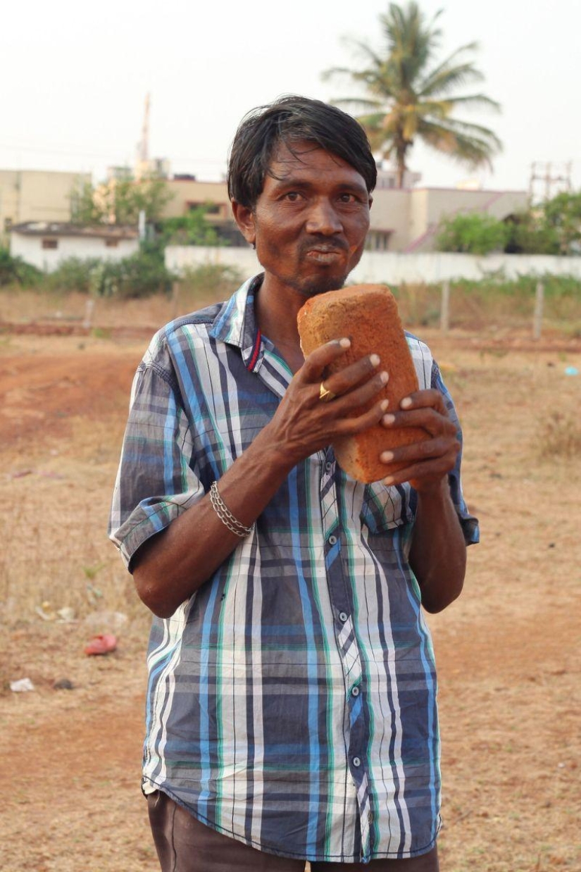 Indian man eats bricks and stones for 20 years Indian man eats bricks and stones for 20 years