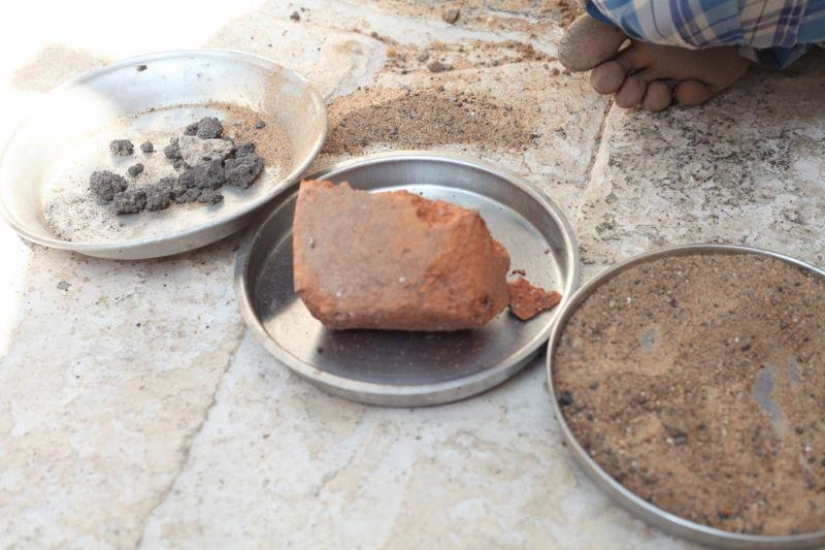 Indian man eats bricks and stones for 20 years Indian man eats bricks and stones for 20 years