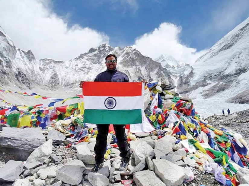 Indian police officers fired for lying about conquering Everest