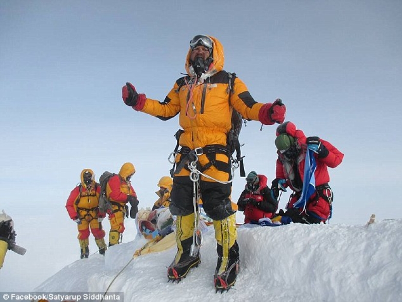 Indian police officers fired for lying about conquering Everest