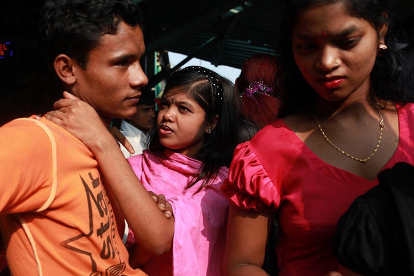 Infancia robada - Niñas prostitutas de Bangladesh Infancia robada - Niñas prostitutas de Bangladesh