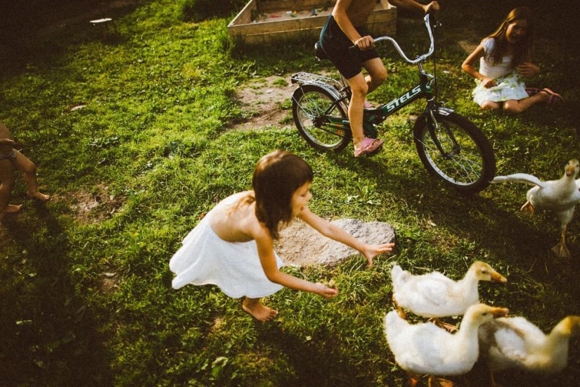 Infancia traviesa en el campo