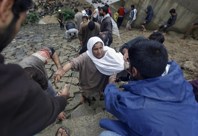 Inundaciones devastadoras en India y Pakistán Inundaciones devastadoras en India y Pakistán