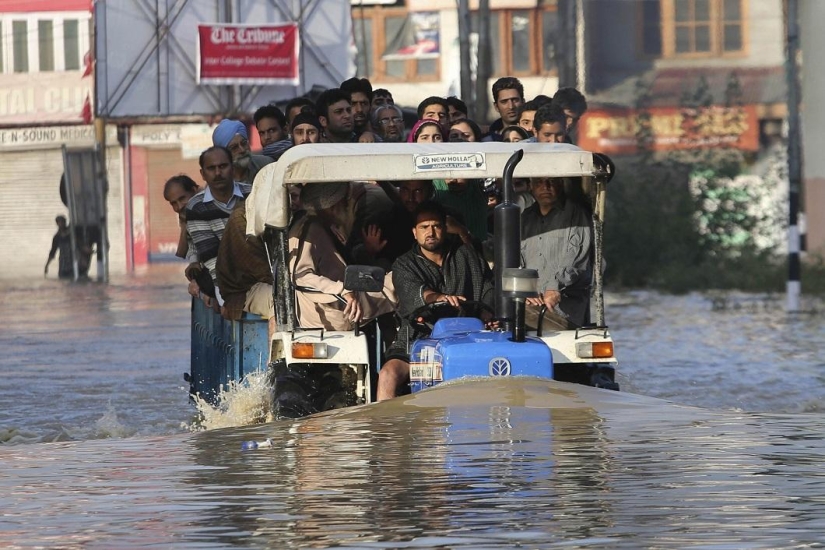 Inundaciones devastadoras en India y Pakistán Inundaciones devastadoras en India y Pakistán