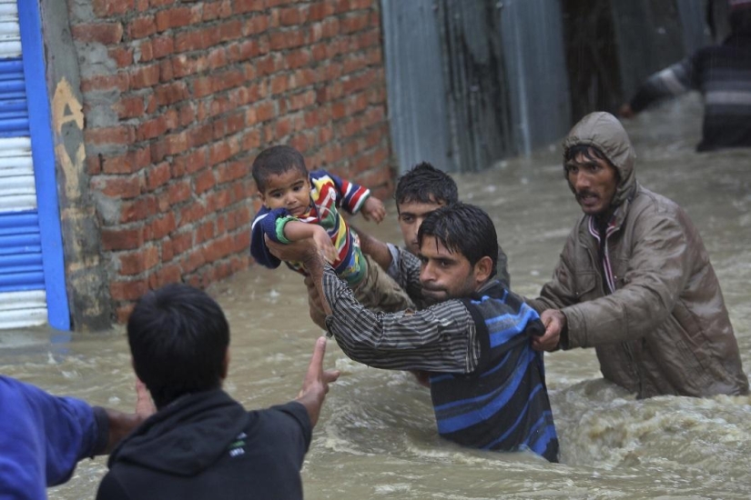 Inundaciones devastadoras en India y Pakistán Inundaciones devastadoras en India y Pakistán