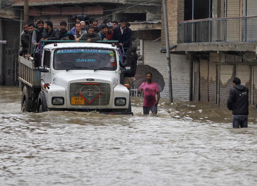 Inundaciones devastadoras en India y Pakistán Inundaciones devastadoras en India y Pakistán