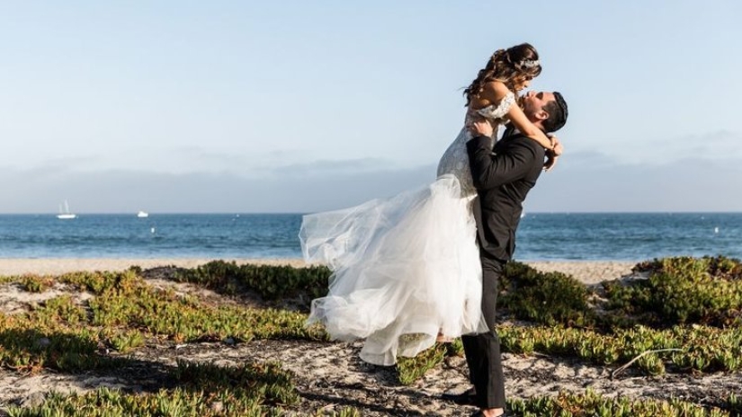 Investigación digital: una chica de una startup obligó a los invitados a su boda a tomarse selfies y sentarse en las redes sociales Investigación digital: una chica de una startup obligó a los invitados a su boda a tomarse selfies y sentarse en las redes sociales