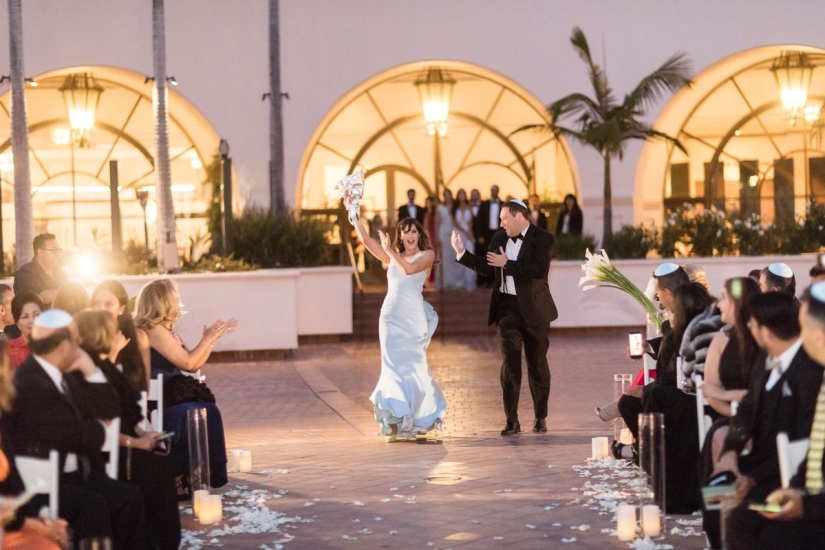 Investigación digital: una chica de una startup obligó a los invitados a su boda a tomarse selfies y sentarse en las redes sociales Investigación digital: una chica de una startup obligó a los invitados a su boda a tomarse selfies y sentarse en las redes sociales