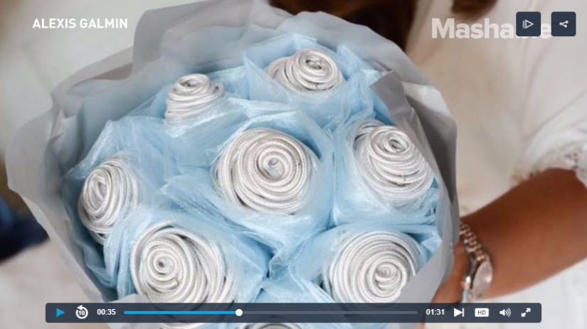 Investigación digital: una chica de una startup obligó a los invitados a su boda a tomarse selfies y sentarse en las redes sociales Investigación digital: una chica de una startup obligó a los invitados a su boda a tomarse selfies y sentarse en las redes sociales