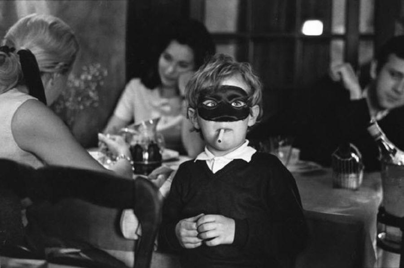 Ironic photographs by Elliott Erwitt
