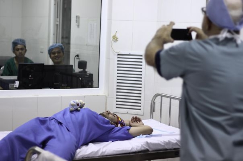 #ITogeLay down: un flash mob de médicos en apoyo de un residente dormido
