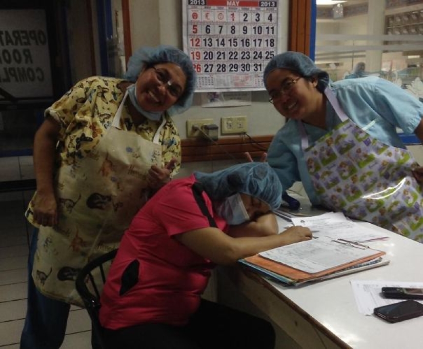 #ITogeLay down: un flash mob de médicos en apoyo de un residente dormido