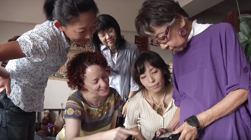 Japan&#39;s first female photojournalist still filming at age 101