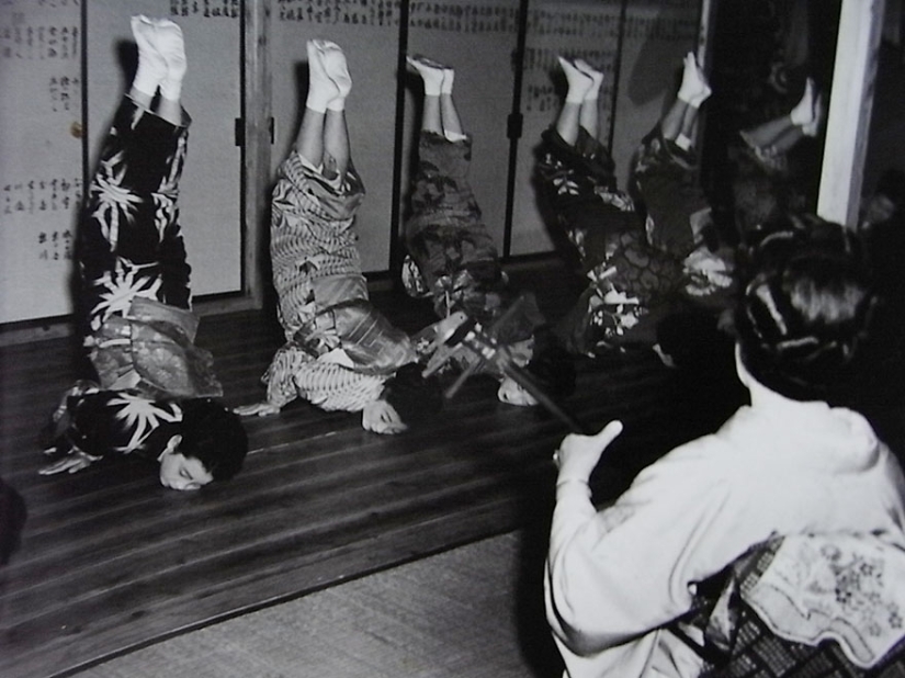 Japan&#39;s first female photojournalist still filming at age 101