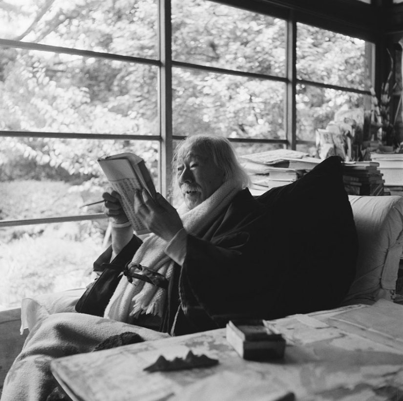 Japan&#39;s first female photojournalist still filming at age 101