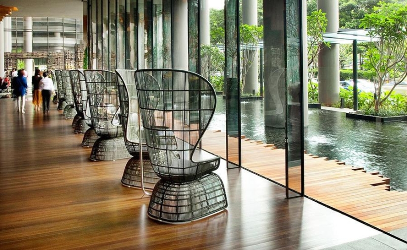 Jardín único en la fachada de un hotel en Singapur. Jardín único en la fachada de un hotel en Singapur.