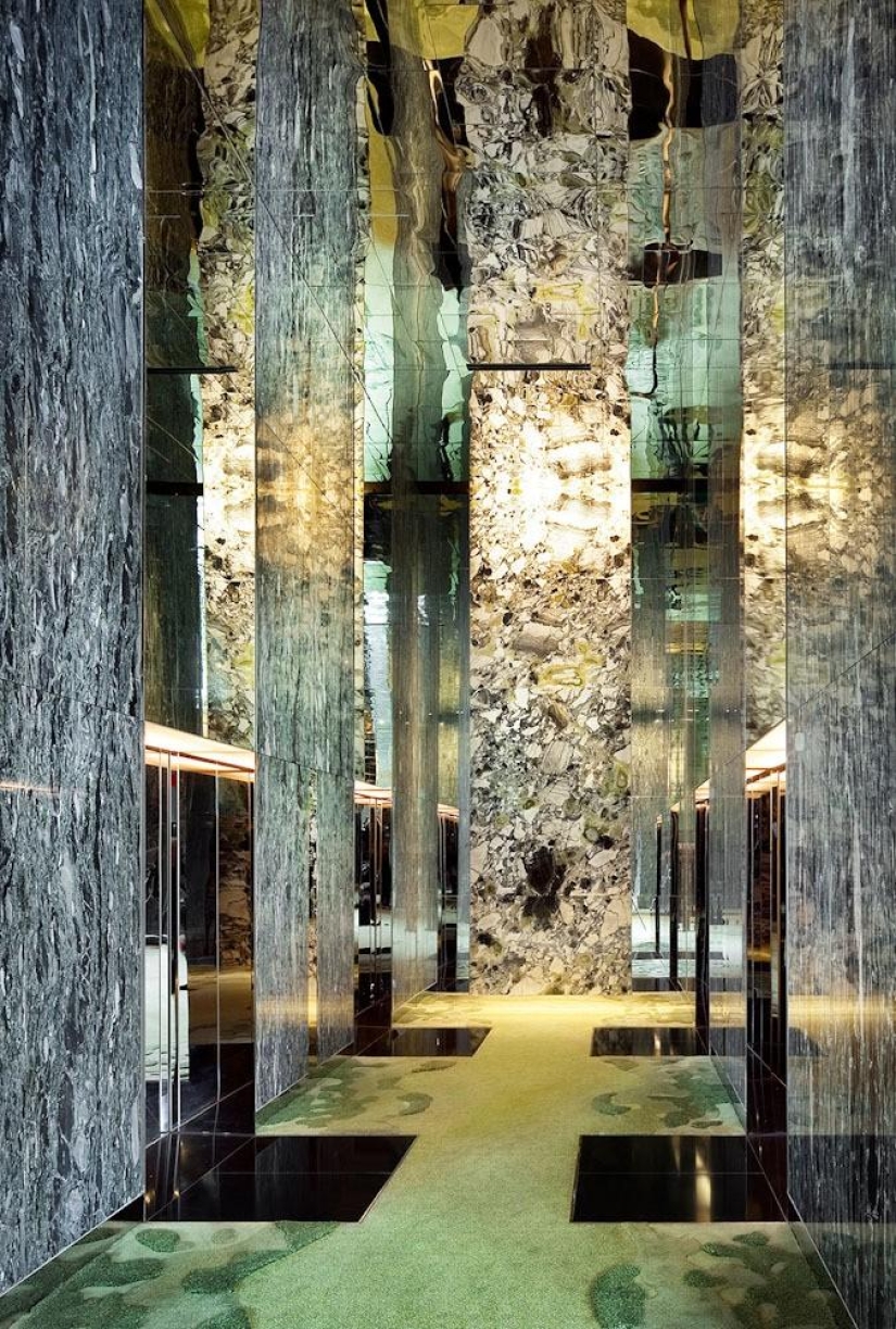 Jardín único en la fachada de un hotel en Singapur. Jardín único en la fachada de un hotel en Singapur.