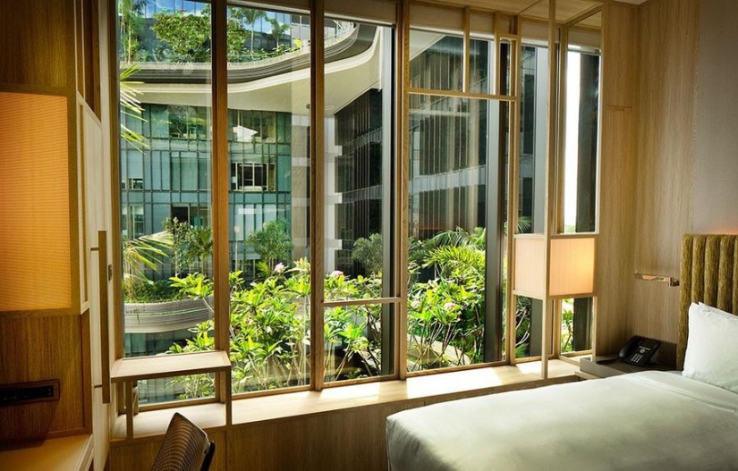 Jardín único en la fachada de un hotel en Singapur. Jardín único en la fachada de un hotel en Singapur.