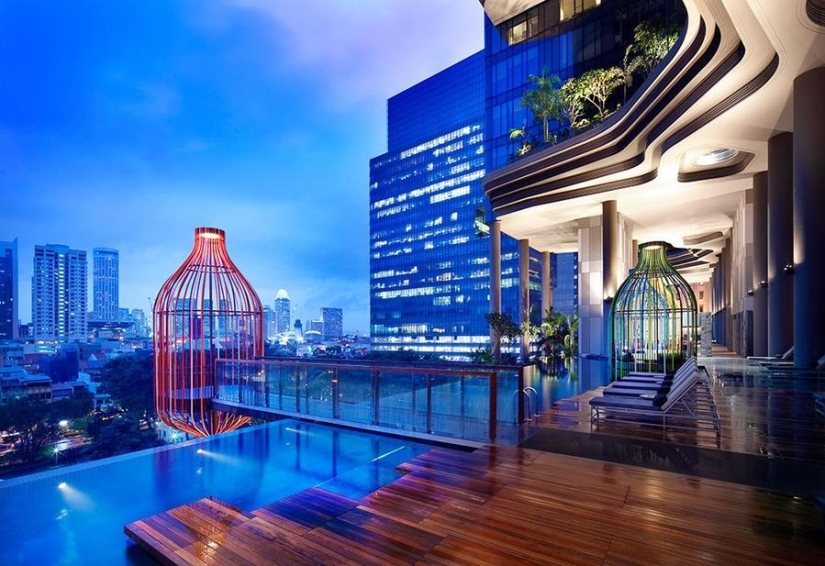 Jardín único en la fachada de un hotel en Singapur. Jardín único en la fachada de un hotel en Singapur.