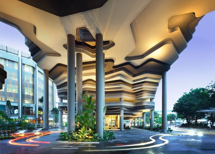 Jardín único en la fachada de un hotel en Singapur. Jardín único en la fachada de un hotel en Singapur.