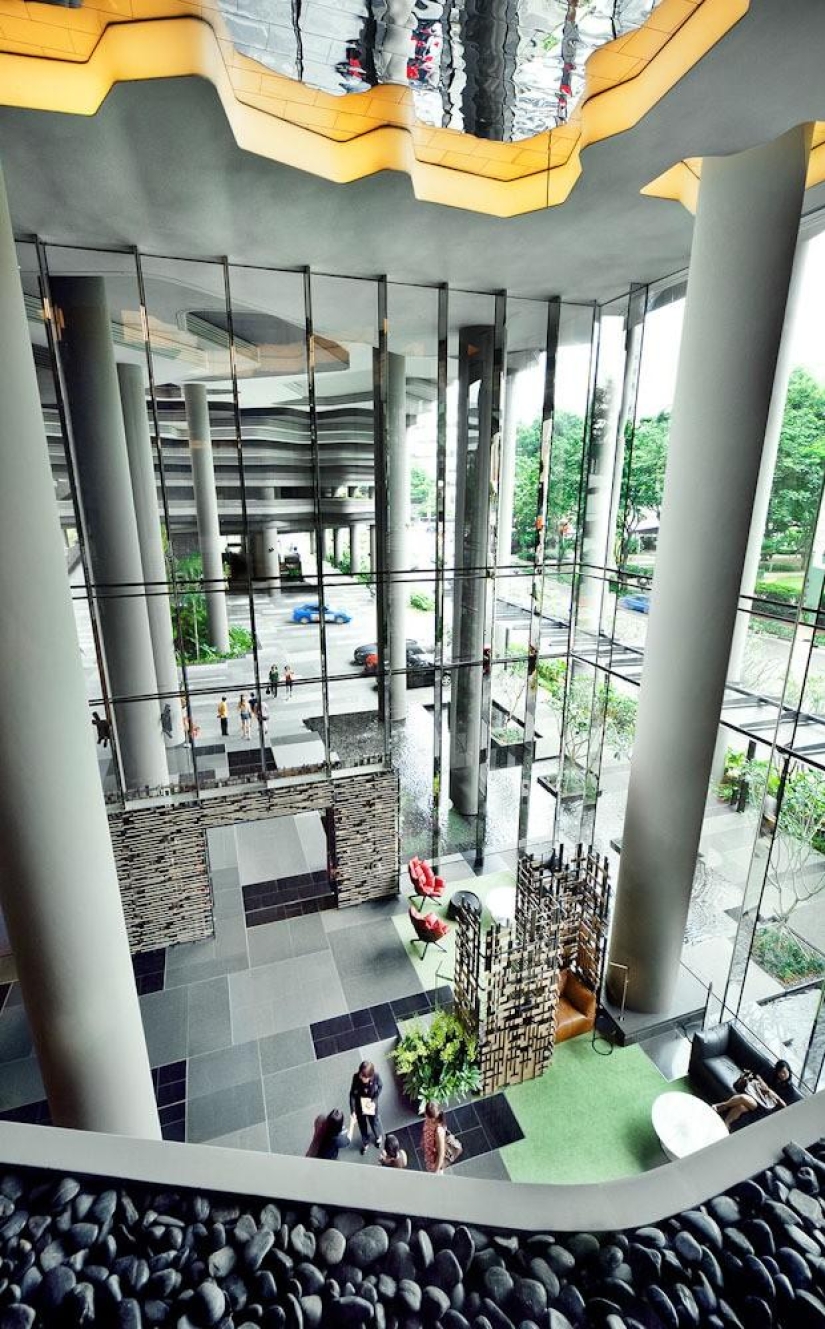 Jardín único en la fachada de un hotel en Singapur. Jardín único en la fachada de un hotel en Singapur.