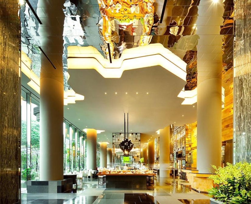 Jardín único en la fachada de un hotel en Singapur. Jardín único en la fachada de un hotel en Singapur.