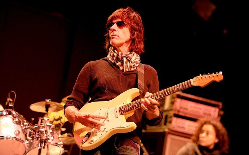 Jimi Hendrix and 19 other great guitarists of our time