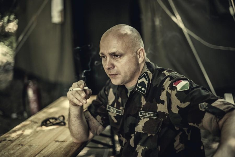 Jóvenes patriotas húngaros en un campamento militar