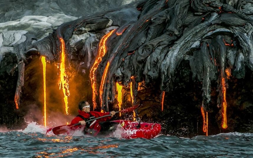 Kayak junto a la lava