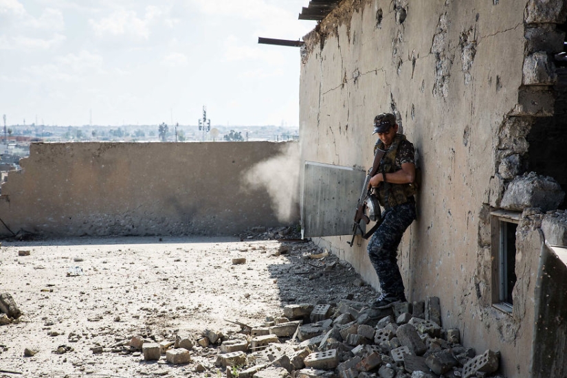 Kill or be killed: action-packed footage of the anti-terrorist operation in Iraq