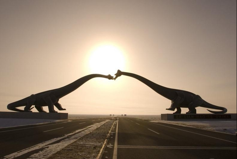 Kissing dinosaurs of Eren Hot in China Kissing dinosaurs of Eren Hot in China
