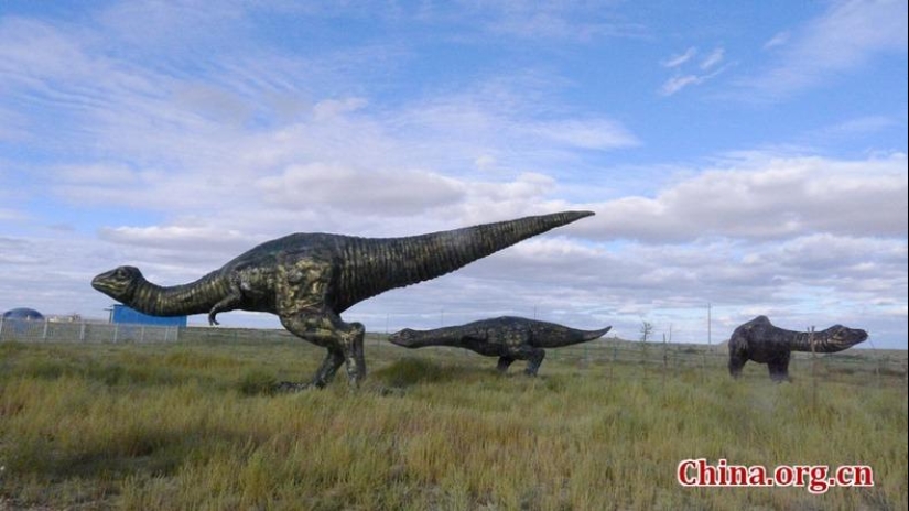 Kissing dinosaurs of Eren Hot in China Kissing dinosaurs of Eren Hot in China