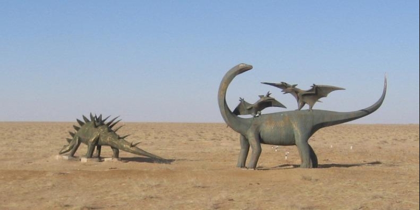 Kissing dinosaurs of Eren Hot in China Kissing dinosaurs of Eren Hot in China