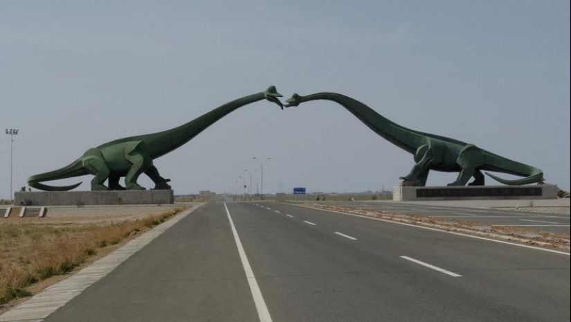 Kissing dinosaurs of Eren Hot in China Kissing dinosaurs of Eren Hot in China