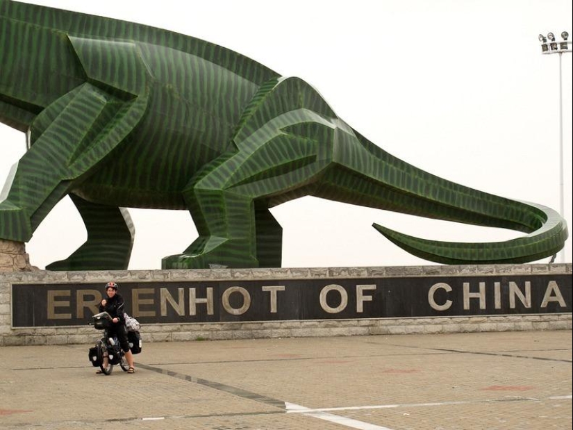 Kissing dinosaurs of Eren Hot in China Kissing dinosaurs of Eren Hot in China