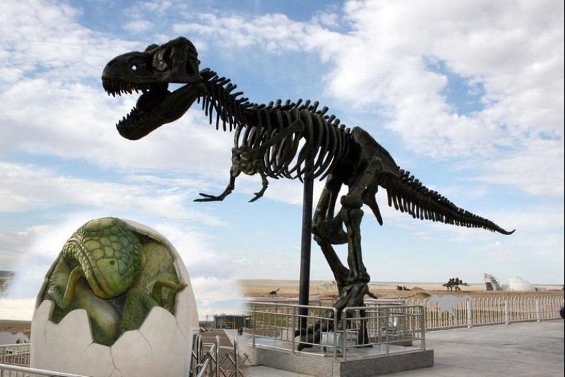 Kissing dinosaurs of Eren Hot in China Kissing dinosaurs of Eren Hot in China