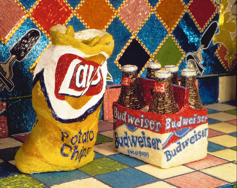 Kitchen and backyard made of ... beads!