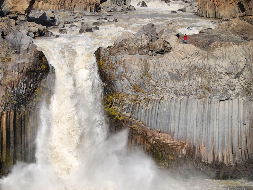 La belleza de las cascadas de Islandia en fotografías