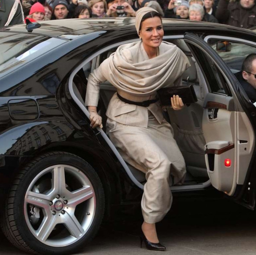 La belleza oriental que realmente gobierna Qatar: Sheikha Moza