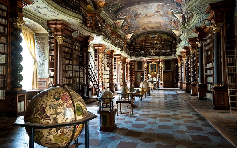 La biblioteca más hermosa del mundo. La biblioteca más hermosa del mundo.