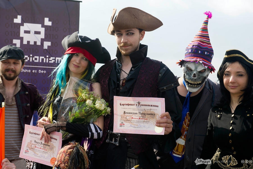 La boda de los seguidores del Pasta Monster tuvo lugar en Moscú La boda de los seguidores del Pasta Monster tuvo lugar en Moscú