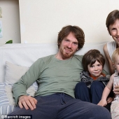 La británica considera normal amamantar a su hijo de cinco años y rechazar los medicamentos